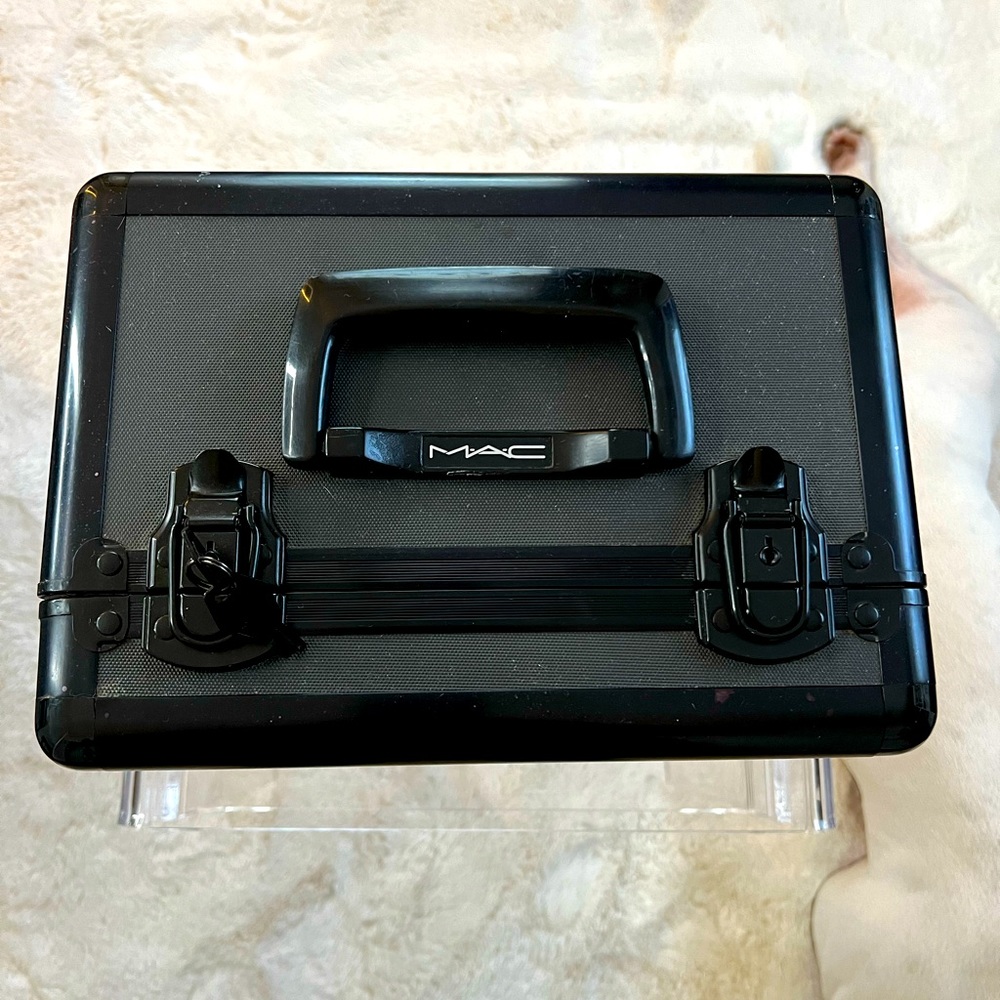 MAC Vintage Makeup Travel Case